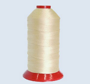 Filati in poliestere 100% alta tenacità colore vaniglia Filati in poliestere 100% alta tenacità colore vaniglia