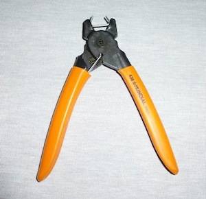 Pinza per punti ad anello punte corte - Forniture per tappezzieri Pinza per punti ad anello punte corte - Forniture per tappezzieri